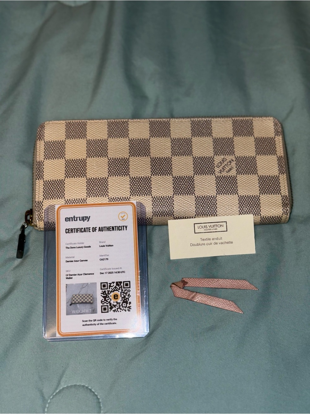 Louis Vuitton Damier Azur Zippy Wallet in Cream & Light Pink